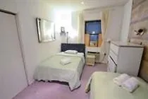 Kontakte von East 55Th Apartments